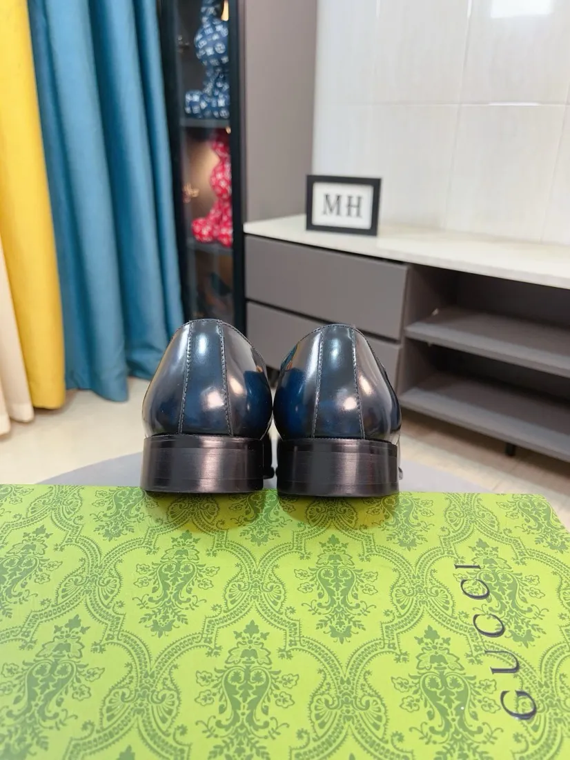 Men's Men's Shoes 💰520🌹🌹Niuli [GUCCI Gucci] A new style of formal men's leather shoes is coming~ The original quality upper is made of patent leather imported from Italy, the leather is soft and delicate, comfortable and soft first-layer cowhide lining, rubber wear-resistant outsole, the shoe shape is dignified and domineering, and the luxury charm cannot be concealed! The natural and free nouveau riche leads the trend. Code number: 38-44